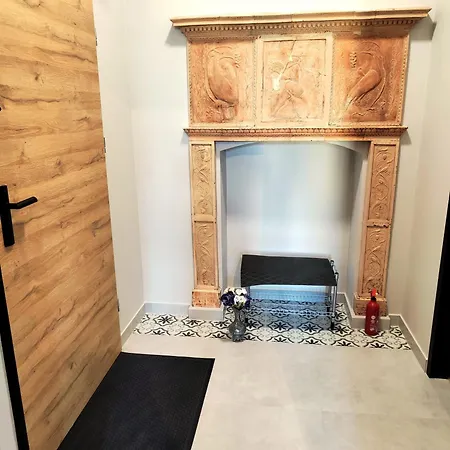 Centrum - Stara I Piekna Kamienica - Ulica Okrzei, Spokoj, Parking, 25m2 *