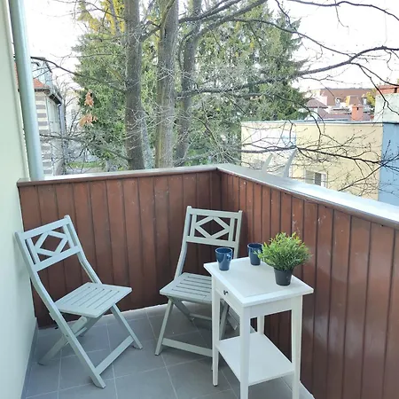 Centrum - Stara I Piękna Kamienica - Ulica Okrzei, Spokój, Parking, 25m2 * Kłodzko