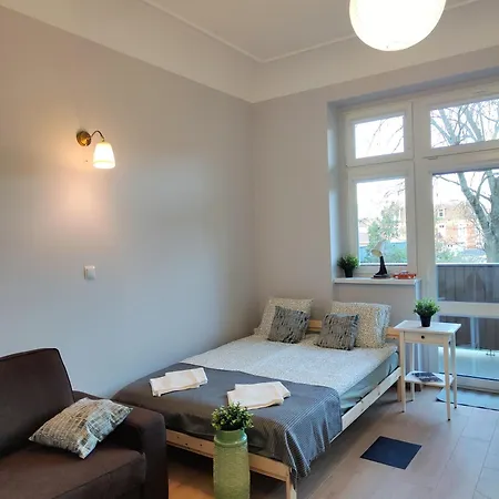 Centrum - Stara I Piękna Kamienica - Ulica Okrzei, Spokój, Parking, 25m2
